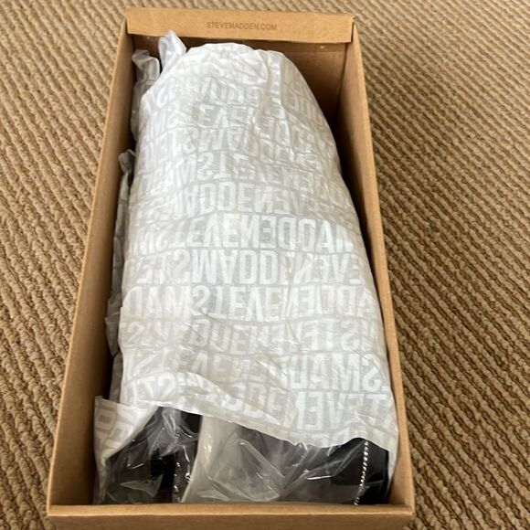 NWT Steve Madden Women's Studded Pearl Embellished Slide-On Flat Sandals 9 - Picture 7 of 8